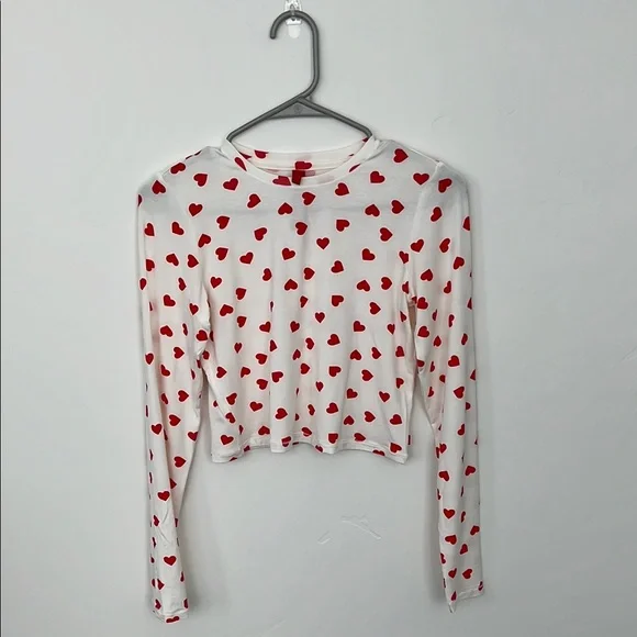 SKIMS Sleep Super Cropped Long Sleeve Top in Ruby & Marble Heart - Picture 4 of 9